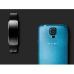 Samsung Galaxy S5 og Gear Fit (Foto: Samsung)