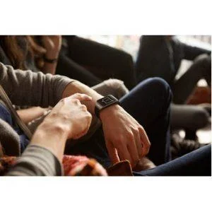 Samsung Galaxy S5 og Gear 2 (Foto: Samsung) miljø billede