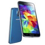 Samsung Galaxy S5 i blå (Foto: Samsung)