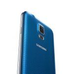 Samsung Galaxy S5 i blå (Foto: Samsung)