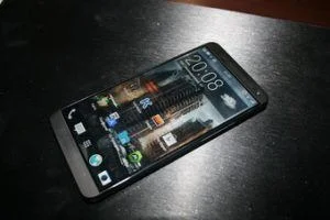 Billede lækket af HTC One+ (Kilde: Russisk Hjemmeside: http://mobiltelefon.ru/post_1391628151.html )