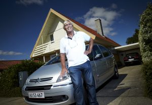 Henrik Larsen er første dansker, der har købt en bil med smartphonen (Foto: MeeWallet)
