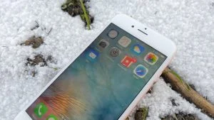 iPhone 6S i kulde og sne (Foto: MereMobil.dk)