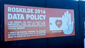Skiltet der har bragt Roskilde Festival i shitstorm
