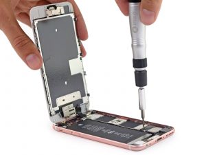 Reparation af iPhone 7 (Foto: iFixit.com)