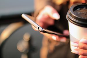 Smartphone iPhone miljø kaffe