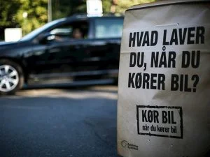 Billeder fra kampagnen "Kør bil, når du kører bil" (Foto: Rådet for Sikker Trafik)