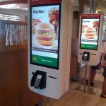Billeder af McDonald's "Order and Pay" taget i Toronto Canada (Kilde: ﻿LinkedIn Bruce Winder, MBA Partner, Retail Advisors Network™)