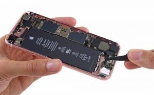 Reparation af iPhone 6S (Foto: iFixit.com)