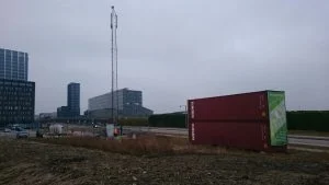 Der etableres mobilmast uden for Royal Arena (Foto: Telia og Telenor)