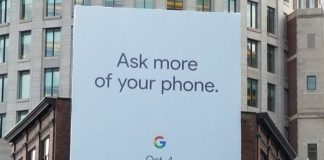 Plakat spottet i Boston med ordlyden "Ask more of your phone" - der kunne være teaser for Pixel-event (Kilde: Android Authority / Droid Life)