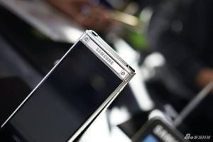Samsung W2018 (Foto: Tech-sina)
