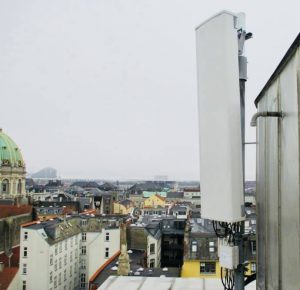 Danmarks første mobilantenne med 1.000 Mbit/s ligner umiddelbart alle andre mobilantenner (Foto: Telia)
