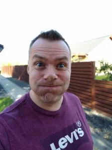 Selfieportræt med Motorola On