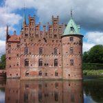 Billedet her af Egeskov slot, minder mig om en hyggelig familietur for nogle år siden. Det er taget med LG G2. (Foto: Niels Jørgen Madsen)