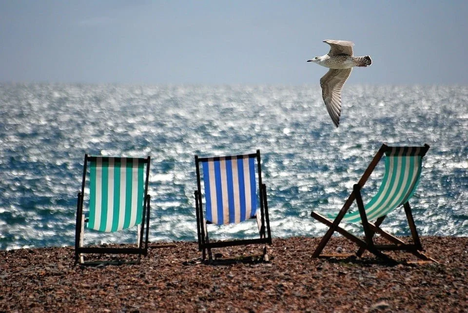 Sol, vand og sommer - bølgebrus (Foto: Pixabay.com)