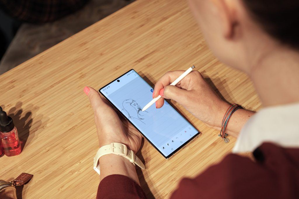 Tegner med Samsung Galaxy Note 10+ og S Pen