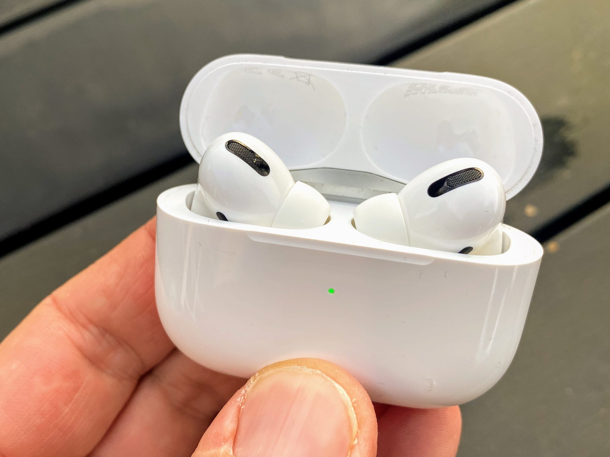 Far Man Med Airpods Till Iphone 11 Pro