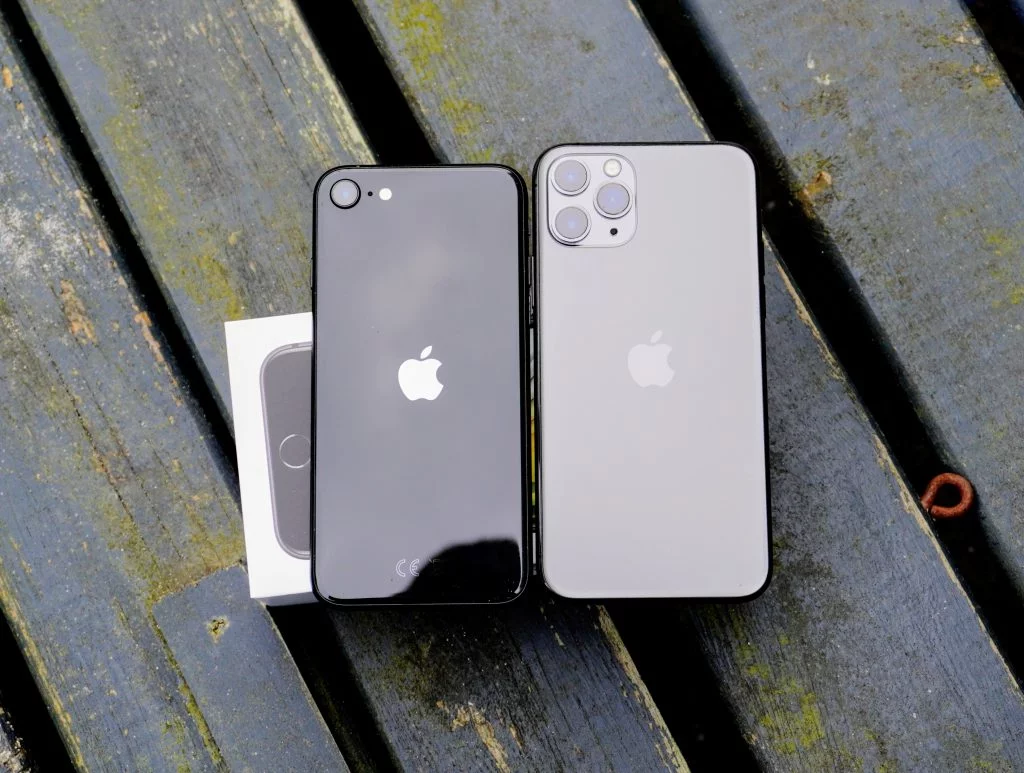iPhone SE 2020 og iPhone 11 Pro