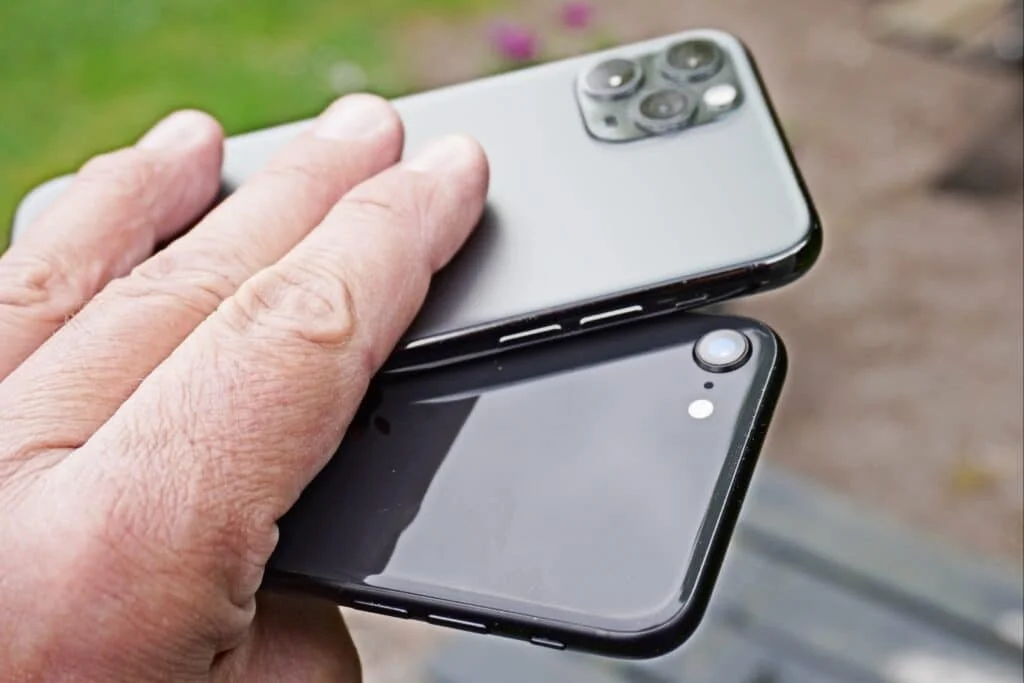 iPhone 11 Pro vs iPhone SE