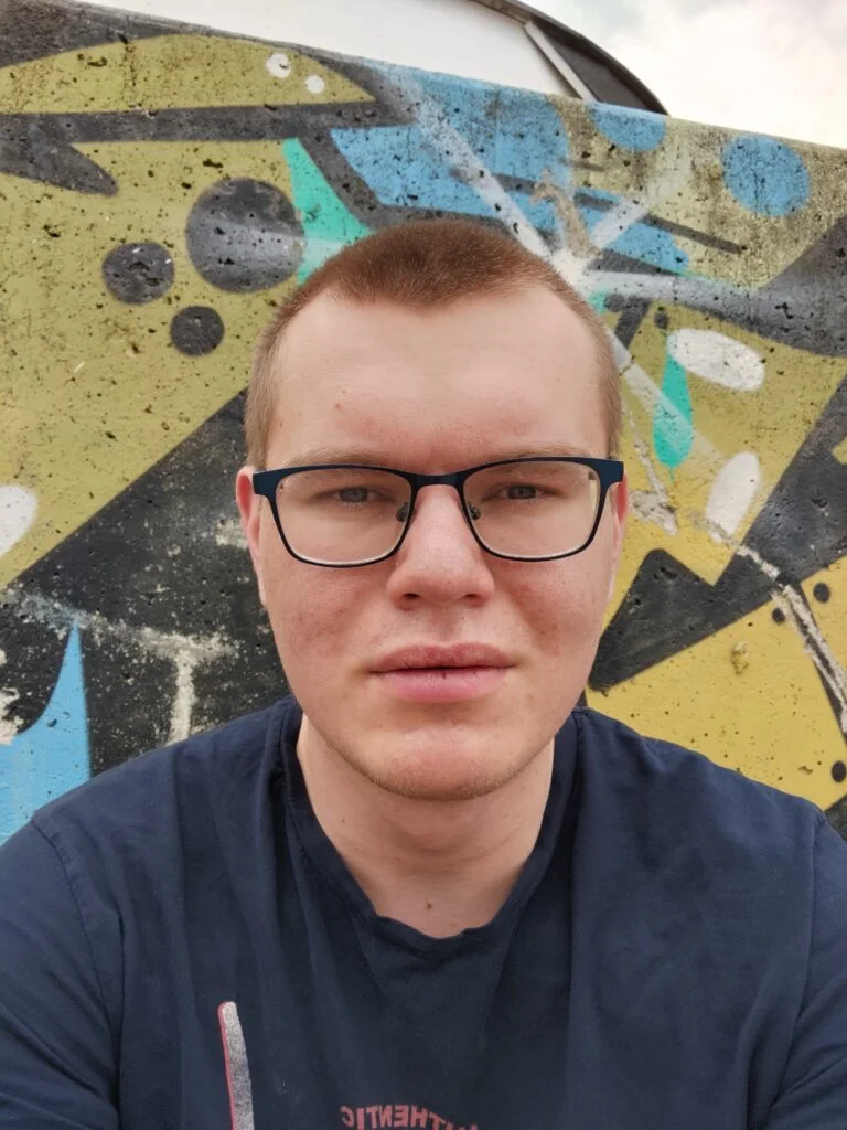 Selfie med ZenFone 8 (Foto: MereMobil.dk)
