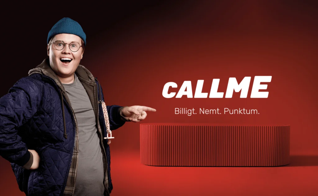 Lasse Madsen er klar som hovedpersonen i den nye reklamekampagne "Billigt. Nemt. Punktum." fra Call me (Foto: Call me)