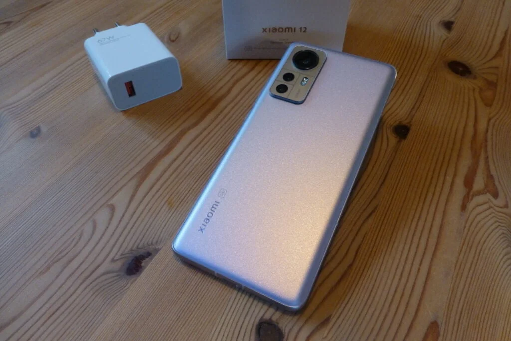 Xiaomi 12 Front