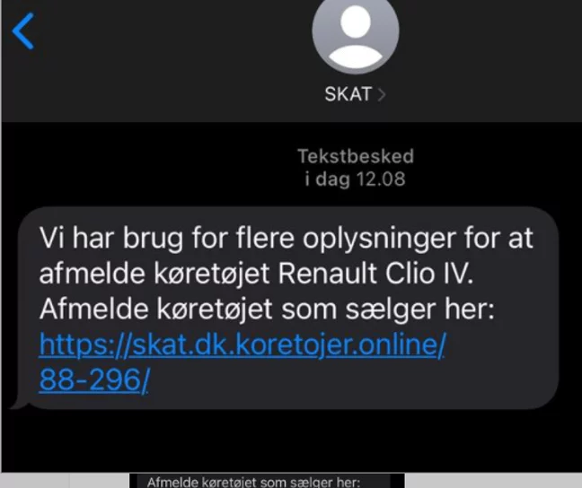 Et eksempel på en af SMS’erne, der viser sig at være svindel. Afsenderen står som “SKAT”, men er det altså ikke. (Kilde: Ritzau)