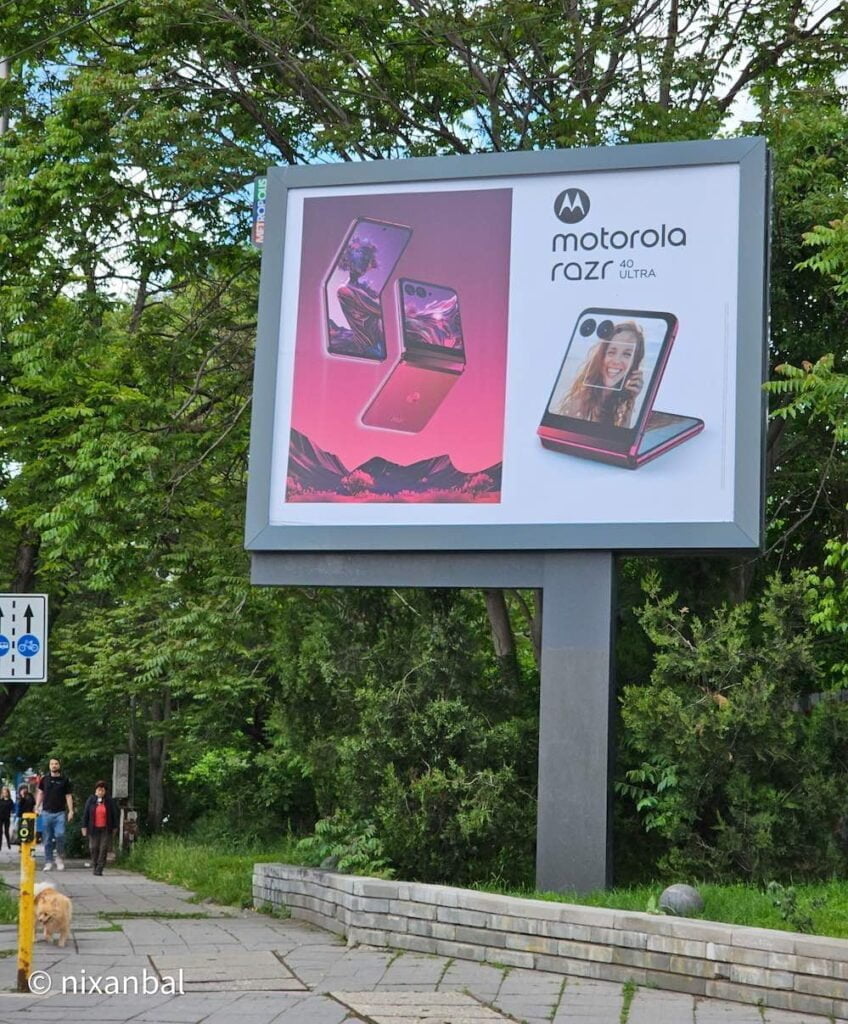 Motorola Razr 40 Ultra er afsløret på en billboard-reklame i Sofia (Bulgarien) (Foto: Nixanbal.com)
