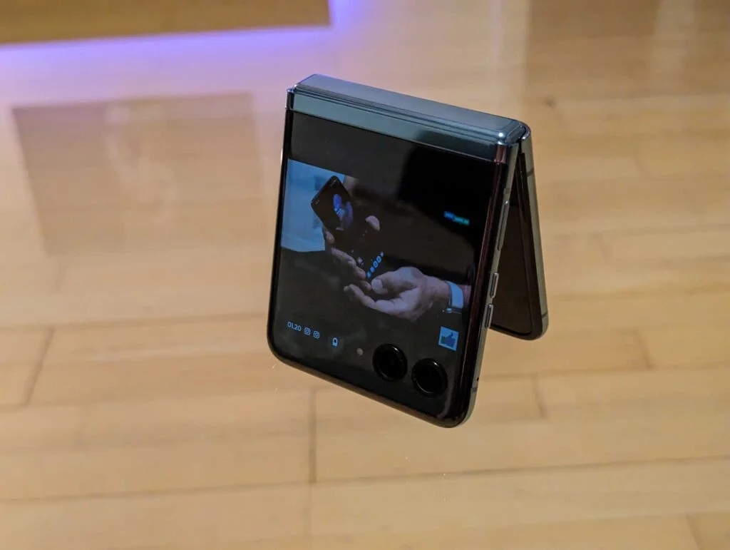 Motorola Razr 40 Ultra_YT
