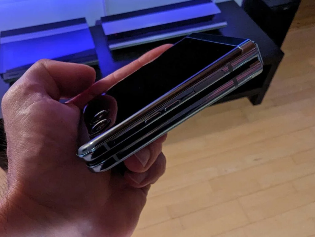 Motorola Razr 40 Ultra_folded