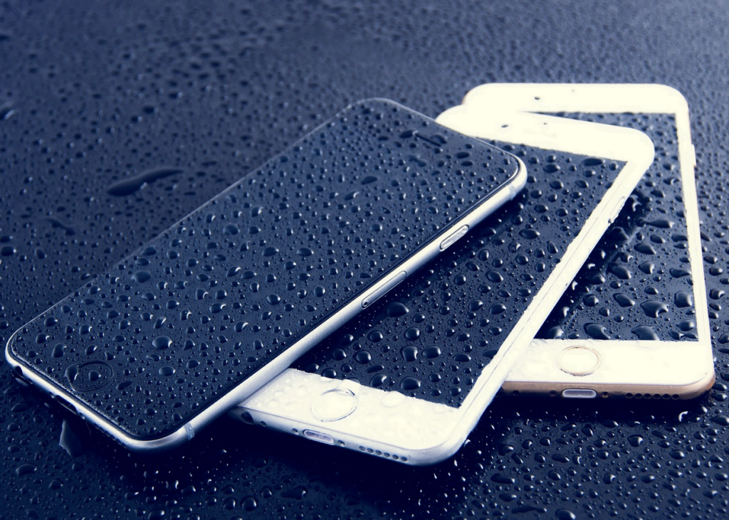 OnePlus er på vej med den første smartphone-model med Rain Water Touch teknologi, som gør det muligt at benytte skærmen i regnvejr (Foto: Pixabay - DariuszSankowski)