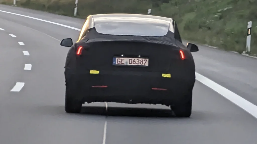 Tesla Model 3 Highland er spottet på de europæiske motorveje (Foto: Autoevolution)