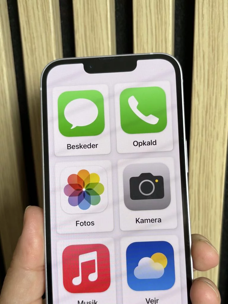 Apple er klar med ny brugerflade, som henvender sig til ældre og andre med lidt funktionsnedsættelser (Foto: MereMobil.dk)