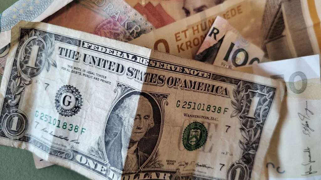 Forskellig valuta i sedler