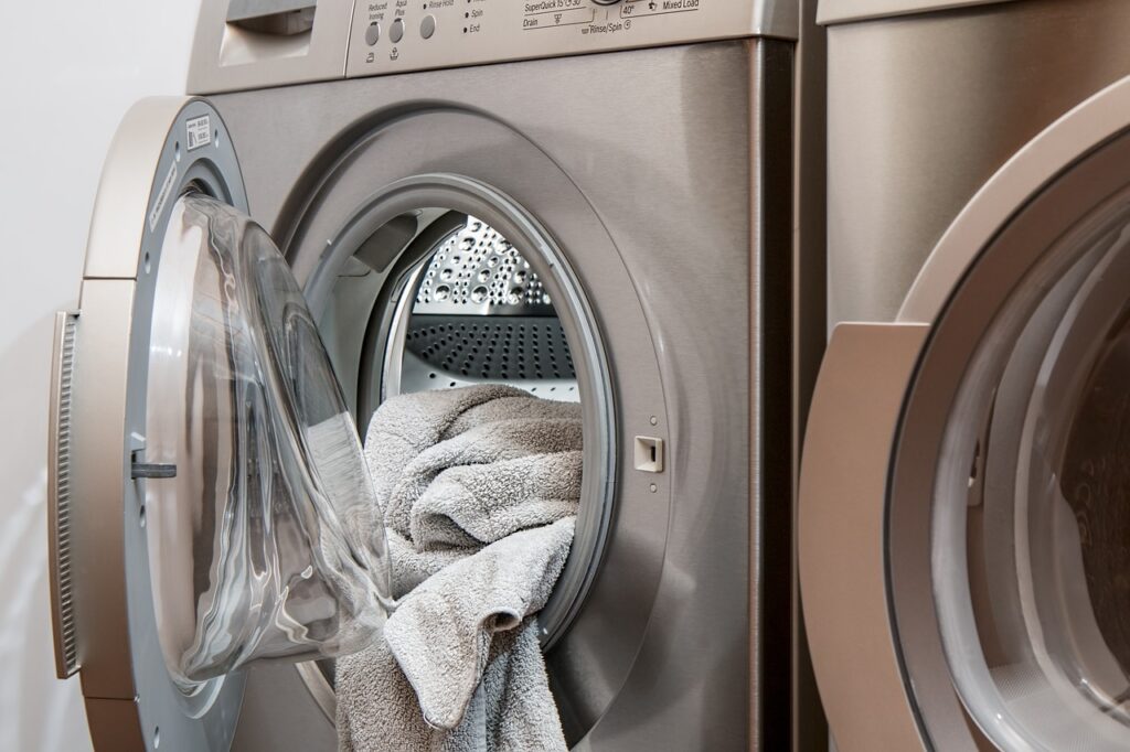 Vaskemaskinen er et af de steder, hvor man kan mærke besparelserne, da de kører non-stop i børnefamilier (Foto: PIxabay Stevepb)