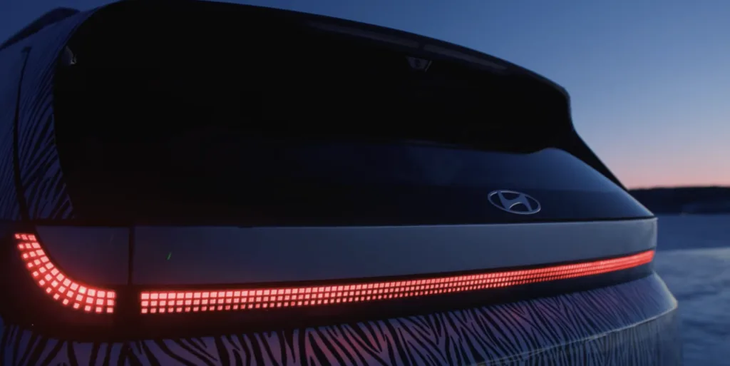 Der teases for ny kommende Hyundai-mode, som måske er Ioniq 4? (Kilde: InsideEVs)