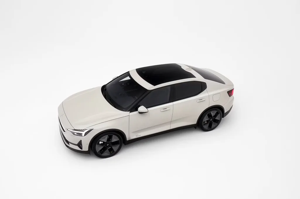 Polestar 2 i 2026-modellen i den nye Dune-farve (Foto: Polestar)