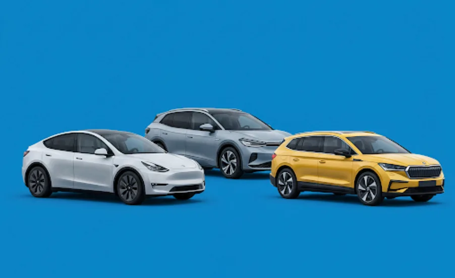 Tesla Model Y har tidligere været en favorit ved danskerne - nu vælger de oftere Skoda Enyaq og Volkswagen ID.4 (Grafik: MereMobil.dk / AI)