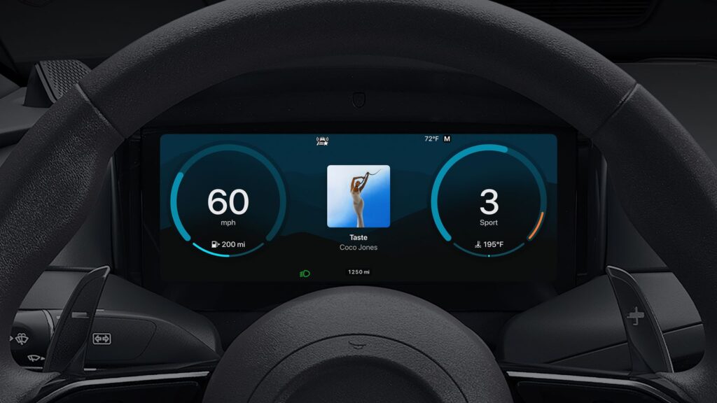 Polestar klar til Apples CarPlay Ultra – men uden tidsplan Mens flere bilproducenter har forholdt sig tavse omkring Apples næste generations CarPlay-system, CarPlay Ultra, bekræfter det svenske elbilmærke Polestar, at de fortsat planlægger at understøtte platformen i deres kommende elbiler. Polestar har overfor MacRumors bekræftet deres fortsatte engagement i CarPlay Ultra. Dog oplyser en talsmand, at der endnu ikke er fastlagt nogen tidsramme for implementeringen, og yderligere detaljer mangler stadig. I øjeblikket er CarPlay Ultra kun tilgængeligt i de nyeste luksusbiler fra Aston Martin i USA og Canada. Apple har dog tidligere annonceret, at flere mærker, herunder Hyundai og Kia, arbejder på at integrere systemet i løbet af det kommende år. Det er værd at bemærke, at Hyundai og Kia også er på vej med et helt nyt infotainmentsystem baseret på Android Automotive, som introduceres med en ny Ioniq 5. Polestar var selv blandt de bilproducenter, som Apple i 2022 fremhævede som partnere til den næste generation af CarPlay. Efter tre år er det dog uklart, hvor mange af disse oprindelige partnere der fortsat er med ombord. F.eks. har Mercedes-Benz tidligere bakket ud af CarPlay Ultra til fordel for deres egen softwareplatform.