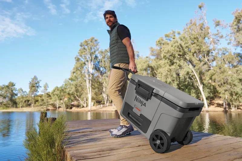 Ninja FrostVault 42L hård køleboks på hjul (Foto: NinjaKitchen)