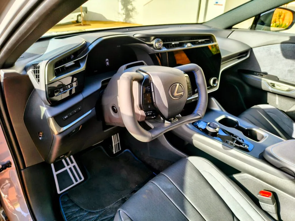 Lexus RZ 550e Fsport