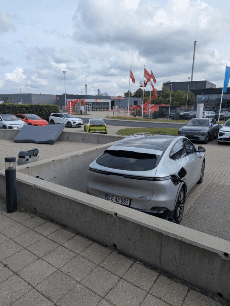 Den nye Xpeng P7 er spottet på de danske veje (Foto: Henrik Bardy Olesen)