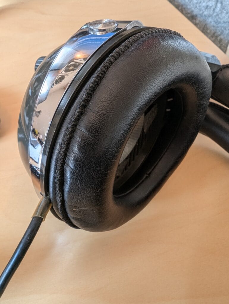 Mit gamle Hosider DH-26-S fra 1978, hvor læderet fremstår uden tydelig slid.