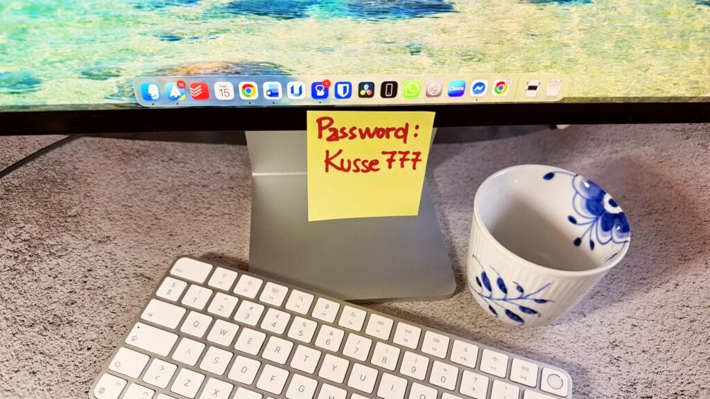 Grafik der illustrerer danskernes mest brugte passwords i 2025 med eksempler som admin og klovn123.