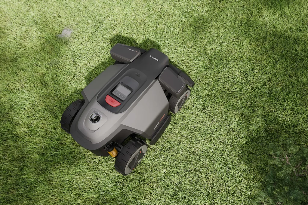 Roborock RockMow X1 LiDAR robotplæneklipper i en have uden kanttråd