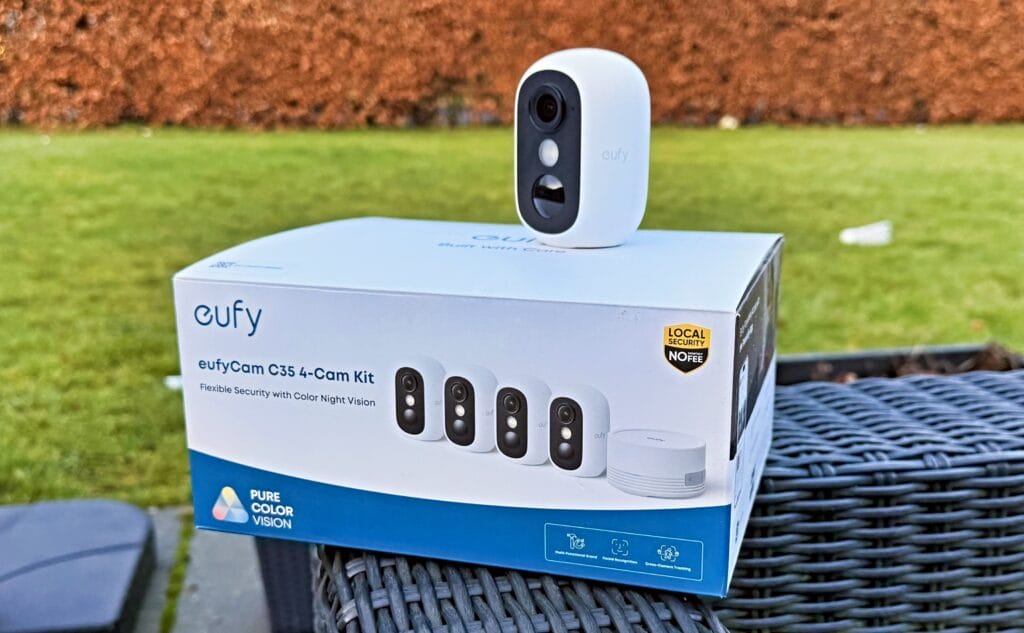 Eufy eufyCam C35 kit med fire trådløse kameraer og en Homebase Mini til lokal lagring
