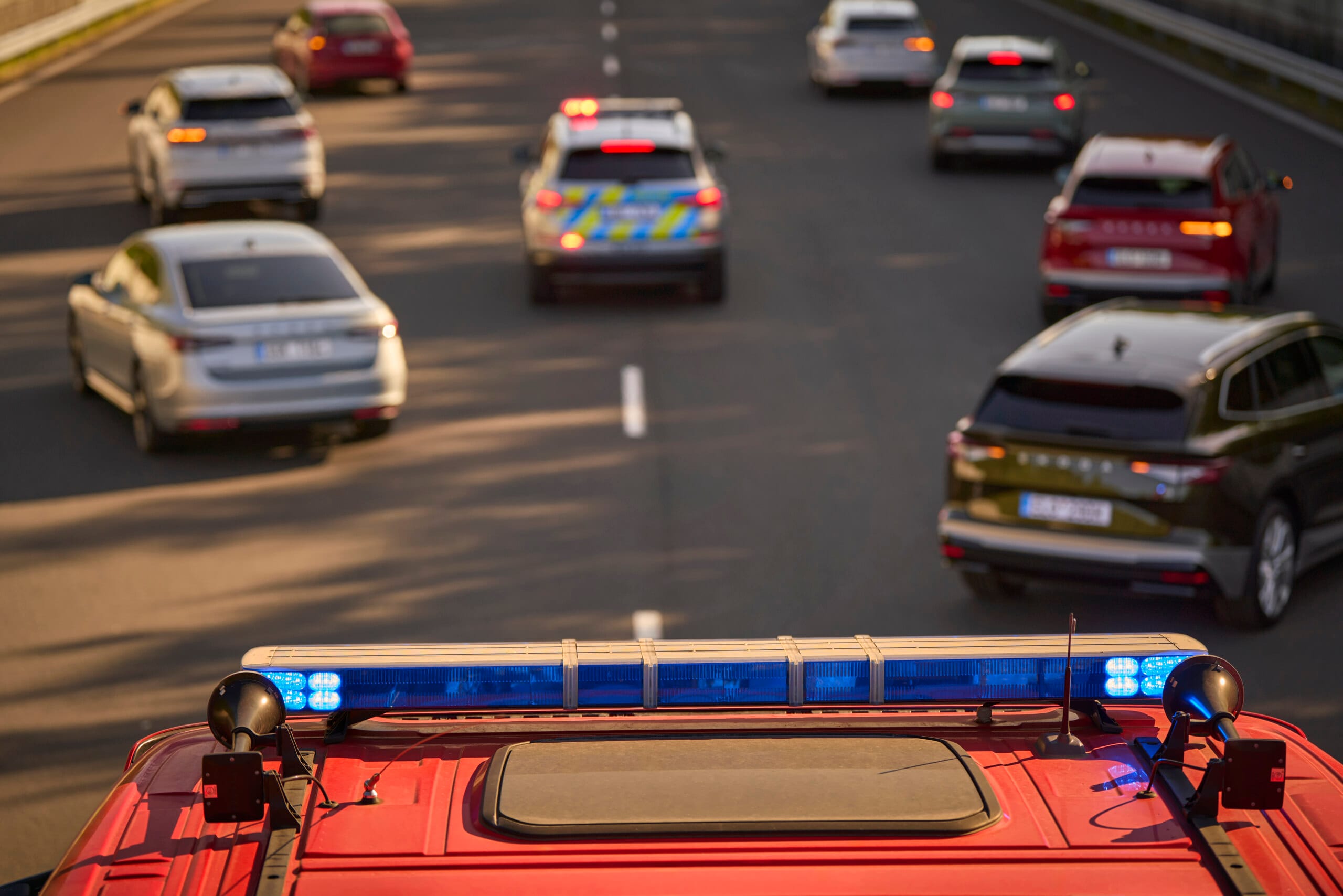 Skoda har præsenteret en opgradering til deres "Traffication"-app, som har været en del af bilernes infotainmentsystem. Den nye funktion, Approaching Emergency Vehicle Alert, er designet til at gøre advare føren mod udrykningskøretøjer (Foto: Skoda)