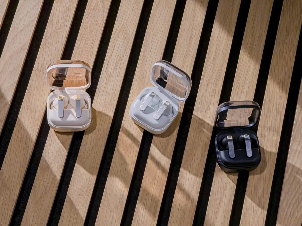 Samsung Galaxy Buds 4 Pro trådløse høretelefoner i hvid og sort