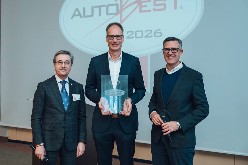Polestars topchef, Michael Lohscheller, modtog prisen, Autobest Smartbest 2026, ved en ceremoni i Wien (Foto: Polestar)